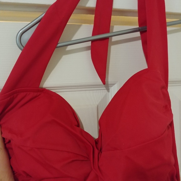 Swimsuit - Picture 2 of 4